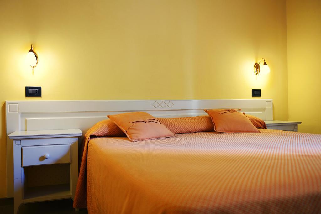 Hotel Marisa Albenga Quarto foto